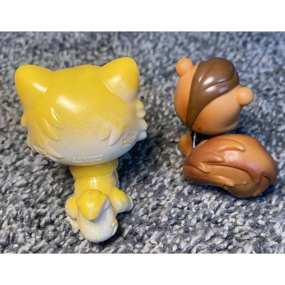 Littlest Pet Shop LPS Yellow Cat With Moving Licking Tongue & Squirrel 2005